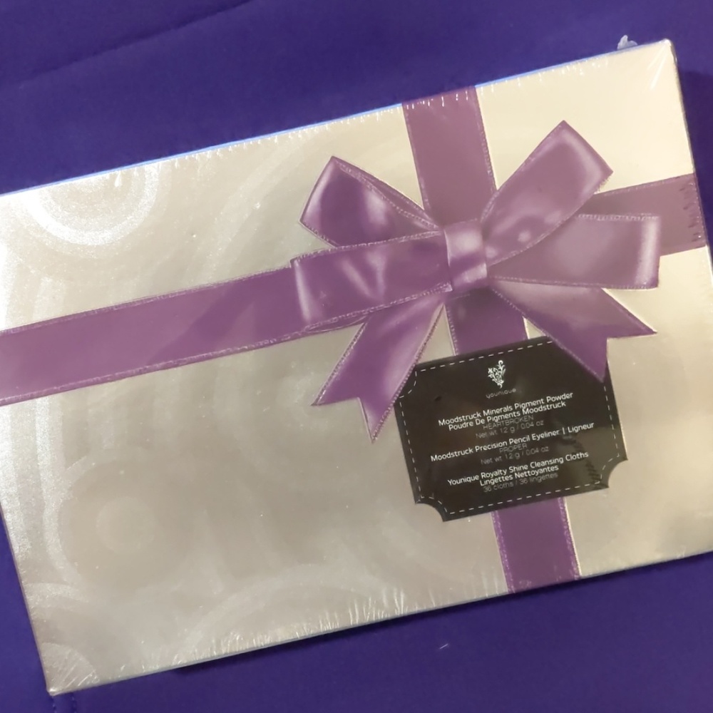 Younique Holiday Bundle